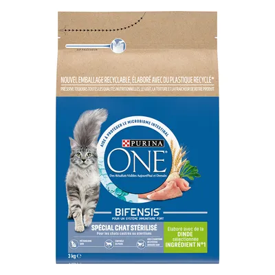 Purina ONE Bifensis Spécial Chat Stérilisé, 3 kg. Texto visible en francés: élaboré avec de la dinde sélectionnée ingrédient n°1. Imagen de un gato y pavo en el envase.