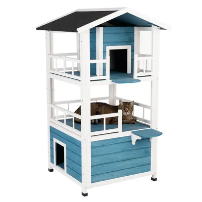 Mehrstöckiges Katzenhaus aus Holz mit blau-weisser Lackierung, Dach und Liegeflächen. Katze liegt auf der mittleren Ebene.