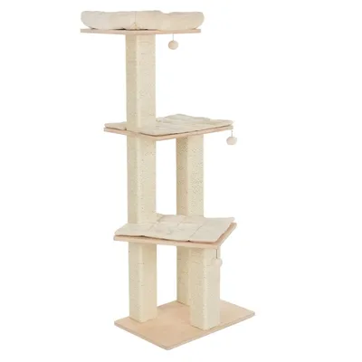 Árvore para gatos com três plataformas almofadadas em bege, postes revestidos a sisal e duas bolas penduradas. Base quadrada em madeira clara visível.