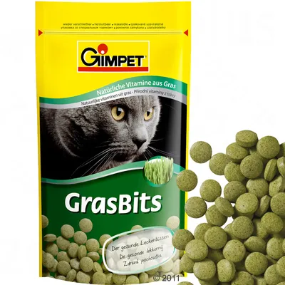 Gimpet GrasBits, grønne tabletter til katte. Tekst: Natürliche Vitamine aus Gras, Der gesunde Leckerbissen. Billede af kat og græs på emballagen.