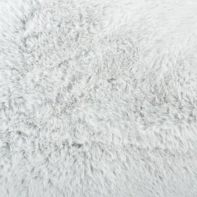 Dettaglio superficie in tessuto peluche bianco, trama soffice e folta visibile.