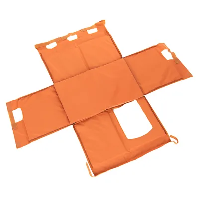 Saltea de transport portocalie cu mai multe mânere și o decupare, din material rezistent. Potrivită pentru transportul sigur al animalelor sau obiectelor.