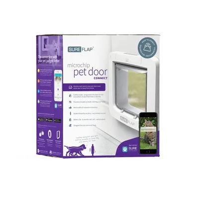Microchip pet door connect packaging showing features: monitor and control remotely, curfew mode, prevents intruder animals, works with all microchips, battery life 6 months, app available.