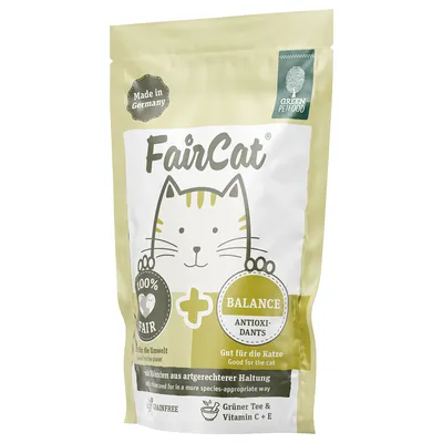Opakowanie FairCat Balance, Green Petfood. Widoczne napisy: Made in Germany, 100% Fair, Balance Antioxidants, Grüner Tee & Vitamin C+E, Grainfree. Grafika kota na froncie.