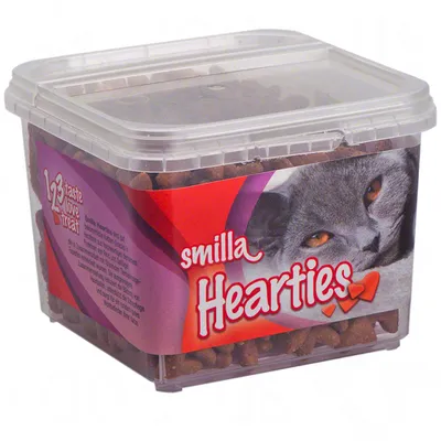 Plastová dóza s pamlsky pro kočky, nápis smilla Hearties, obrázek šedé kočky, text 1 2 3 taste love treat na etiketě.