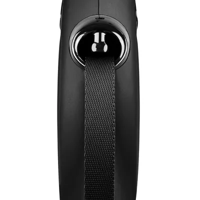 Vue rapprochée d’une laisse rétractable noire avec sangle en nylon sortant du boîtier en plastique noir, aucun texte ou marque visible.