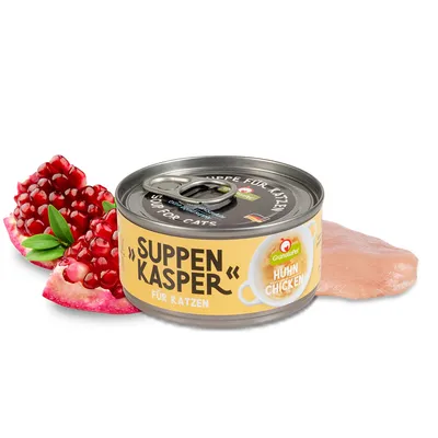 Консерва для кошек GranataPet SuppenKasper Huhn Chicken, рядом кусок куриного филе и половинка граната. Видны надписи: SUPPEN KASPER FÜR KATZEN, HUHN CHICKEN.