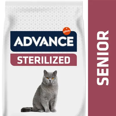 Confezione Advance Sterilized Senior affinity, immagine di un gatto grigio seduto. Testo visibile: ADVANCE, STERILIZED, SENIOR, affinity.