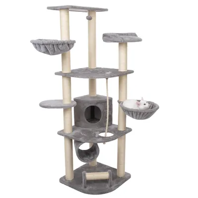 Grå kradsetræ med flere niveauer, sisalstolper, hule, hængekøje og legereb. Hvid kat ligger i en af hængekøjerne.