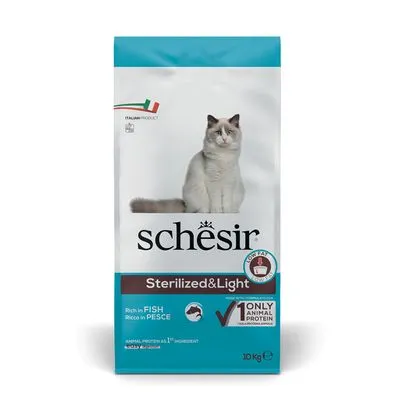 Schesir Sterilized & Light kattenvoer, rijk aan vis, 1 dierlijk eiwit, 10 kg zak. Tekst: 'Italian product', 'Rich in fish', 'Only 1 animal protein', 'Animal protein as 1st ingredient'.