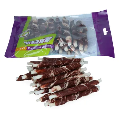 Balení a rozbalené žvýkací tyčinky Braaaf Premium Quality, tmavě hnědé spirály s bílým středem, viditelný nápis na obalu: Braaaf Premium Quality.