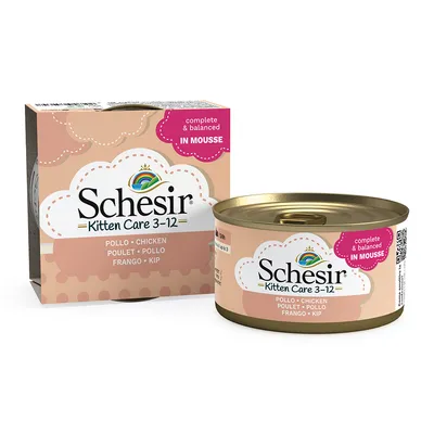 Schesir Kitten Care 3–12, pollo. Texto visible: complete & balanced IN MOUSSE. Lata y caja de comida húmeda para gatitos con ingredientes en varios idiomas.