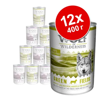 Набор консервов Wolf of Wilderness Green Fields, 12×400 г. На упаковке надпись: 100% grain-free. Видны банки с разными вкусами из серии Wild Hills и Green Fields.