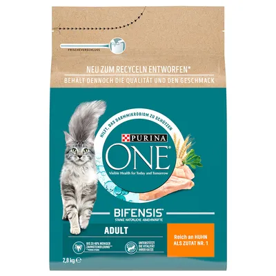Опаковка Purina ONE Bifensis Adult, 2,8 кг, с изображение на котка и пилешко месо. Видим текст: Reich an Huhn als Zutat Nr. 1, ADULT, до 40% по-малко зъбен камък.