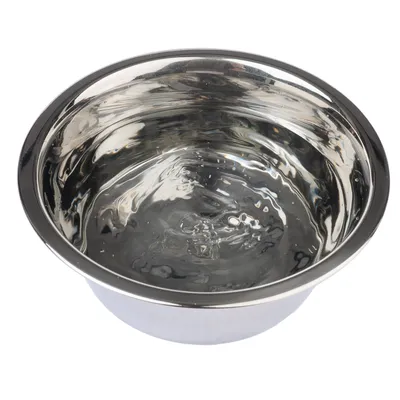 Cuenco redondo de acero inoxidable con superficie brillante, apto para comida o agua.
