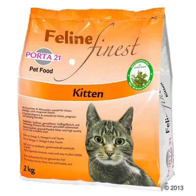 Sac de croquettes Feline Finest Porta 21 Kitten, 2 kg, pour chaton. Texte visible en anglais et allemand sur les ingrédients et bienfaits. Photo d’un chat gris tigré sur l’emballage.