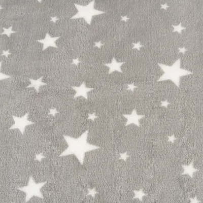 Γκρι ύφασμα με λευκά μοτίβα αστεριών, κατάλληλο για είδη κατοικίδιων ή διακόσμηση.