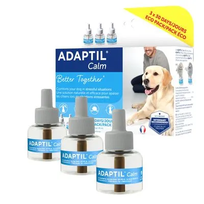 Embalagem de recargas ADAPTIL Calm, 3 x 30 dias, com três frascos visíveis e texto: 'Better Together', 'Eco Pack', recomendações veterinárias e cão amarelo na caixa.