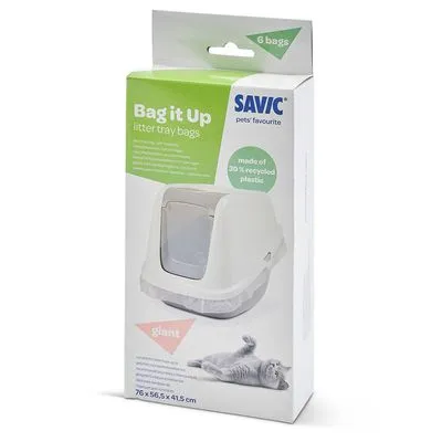 Verpakking van Savic Bag it Up kattenbakzakken, 6 stuks, gemaakt van 30% gerecycled plastic. Afmeting: 76×56,5×41,5 cm. Variant: giant. Beeld van kattenbak en liggende kat.