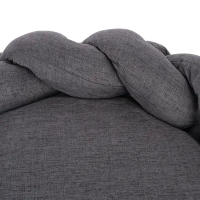 Flätad grå textil med mjuk stoppning, detaljbild av en husdjursprodukt.