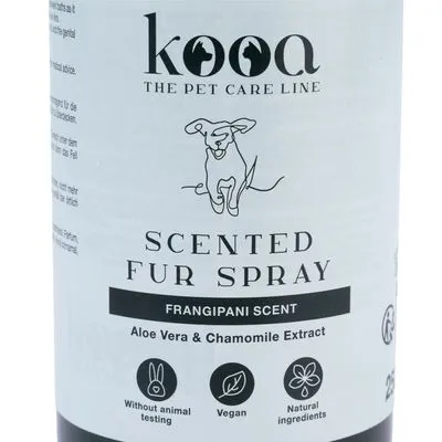 kooa Scented Fur Spray, Frangipani Scent, Aloe Vera & Chamomile Extract. Without animal testing, vegan, natural ingredients. Texto em inglês.