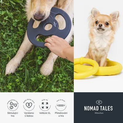 Pes s černou hračkou Nomad Tales, žluté kruhové hračky u psa, text: Stimulující hra, Vyrobeno s láskou, Velikost XL, Přetahování a hra, Nomad Tales München.
