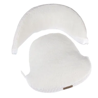 Deux coussins blancs en tissu peluche, forme incurvée et arrondie, sans marque ni texte visible.