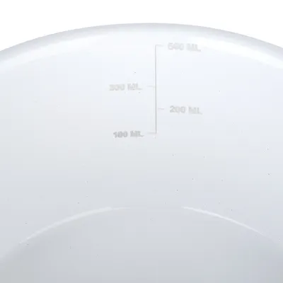 Mätskala på vit behållare, markerad i milliliter: 100 ml, 200 ml, 300 ml, 500 ml.
