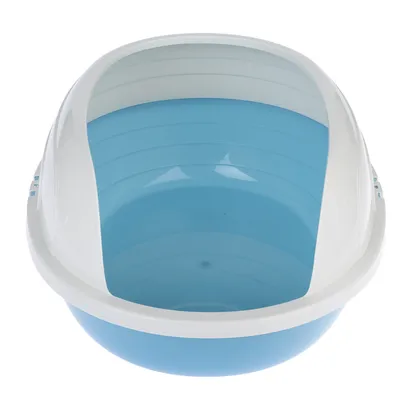 Toilette per gatti azzurro-bianca con bordo rimovibile e forma ovale.