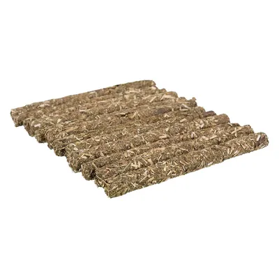 Più bastoncini pressati di fieno essiccato, disposti in forma rettangolare.