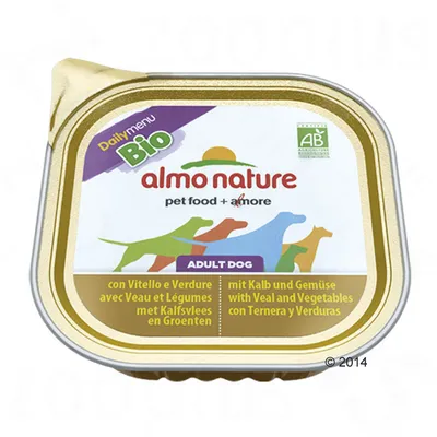 almo nature Daily menu Bio ADULT DOG, pet food + amore, z vidno oznako AB. S tekstom: mit Kalb und Gemüse, with Veal and Vegetables, con Vitello e Verdure.