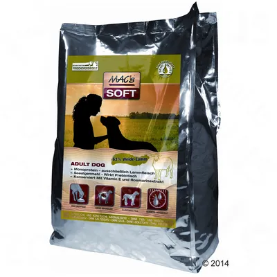Sachet de croquettes MAC's Soft Adult Dog, 63 % Weide-Lamm, texte en allemand sur les ingrédients et caractéristiques, image d'une femme avec un chien, pictogrammes chiens et goutte.
