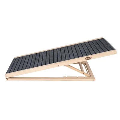 Houten oprijplaat met antislip grijs oppervlak en inklapbaar design, geschikt voor hoogteverschillen. Zichtbaar logo: Trixie.