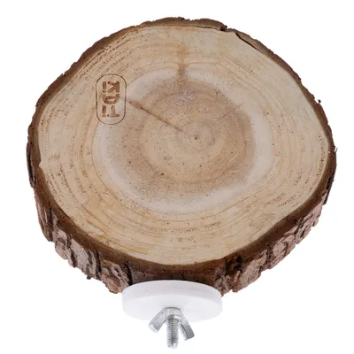 Disco de madera redondo con corteza y fijación metálica, logotipo grabado 'Trixie' visible. Adecuado como accesorio para jaulas de pequeños animales.