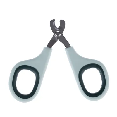 Nagelschere mit ergonomischen Griffen und Edelstahlklingen, geeignet für präzises Schneiden.