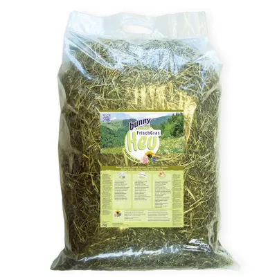 Bunny FrischGras fân, pachet de 2 kg. Conține ierburi de câmp naturale și informații detaliate despre ingrediente pe ambalaj.