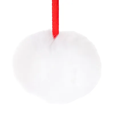 Balle blanche en fourrure synthétique avec attache rouge visible en tissu