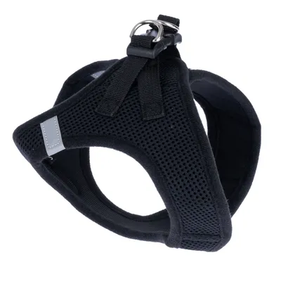 Schwarzes Hundegeschirr aus atmungsaktivem Mesh-Material mit reflektierendem Streifen und Metallring für Leinenbefestigung.