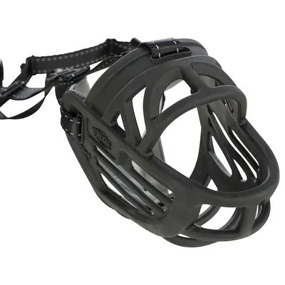 Trixie botniță din plastic rezistent cu curea reglabilă din nailon și închidere cu clic, potrivită pentru fixare sigură.