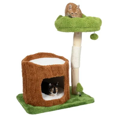 Árbol rascador con zona de descanso verde, cueva marrón y poste rascador de sisal. Dos gatos: uno en la zona de descanso, otro en la cueva.