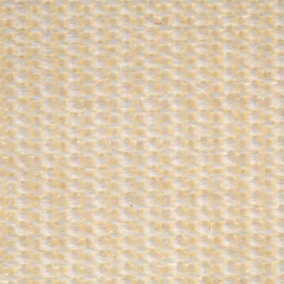 Close-up van een beige, geweven textuur met zichtbare vezels. Materiaaldetails voor productbeschrijving.