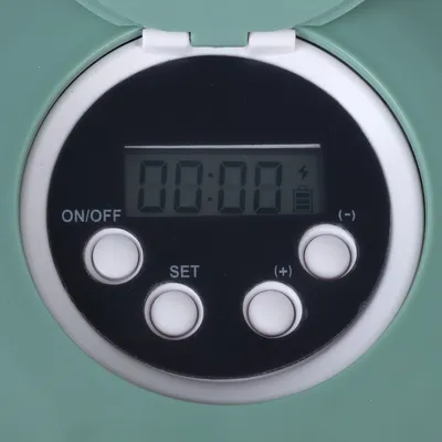 Digital control panel with 00:00 display, buttons for ON/OFF, SET, (+) and (-), plus battery and charging status symbol.