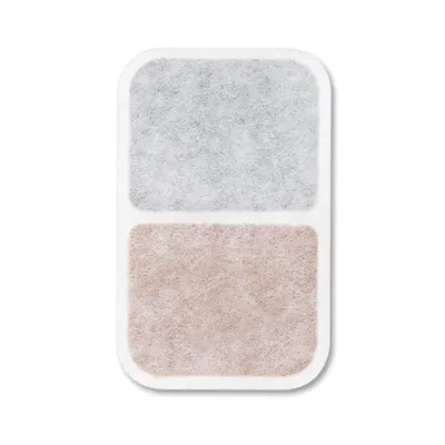Filtre rectangulaire à deux compartiments, un gris et un beige, en matériau fibreux. Aucun texte ou marque visible.