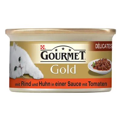 GOURMET Gold mit Rind und Huhn in einer Sauce mit Tomaten, lattina di alimento per gatti con immagine di un gatto bianco e piatto di bocconcini in salsa.