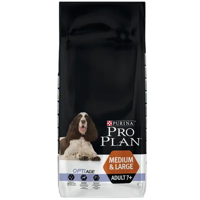 Sacchetto di crocchette per cani Purina Pro Plan Medium & Large Adult 7+, scritte visibili: OPTIAGE, MEDIUM & LARGE, ADULT 7+, immagine di un cane sulla confezione.