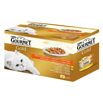 Упаковка Purina Gourmet Gold, 4×85 г. Видны баночка корма, тарелка с кусочками в соусе и белая кошка. Текст на немецком и французском языках.