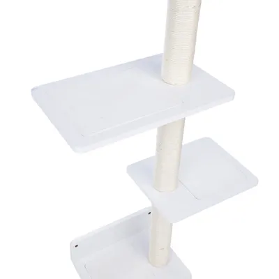 Arbre à chat blanc avec trois plateformes carrées et un poteau central recouvert de corde en sisal.