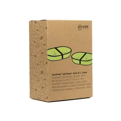 Verpakking met afbeelding van twee groene SureFeed Split Bowl, set van 2. Tekst: 'SureFeed Split Bowl - Pack of 2 - Green'. Merknaam: Sure Petcare zichtbaar rechtsboven.