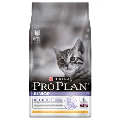 PURINA PRO PLAN JUNIOR OPTISTART Natural Defenses, reich an Huhn. Abbildung einer Katze auf der Verpackung.