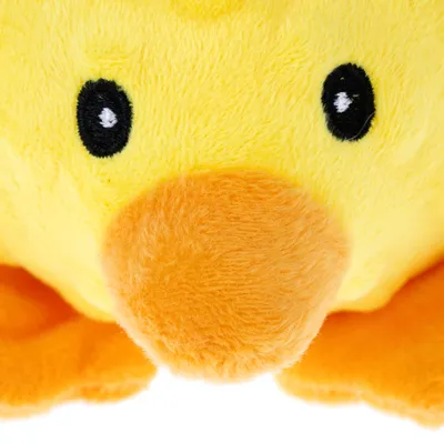 Plysdyr i andeform med gul krop, orange næb og sorte øjne.